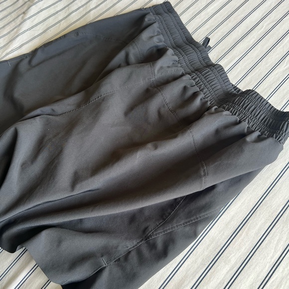 ALO Yoga Women's Athletic Black Shorts Size Medium - Picture 5 of 8